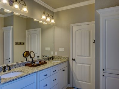 miroir dans une salle de bain